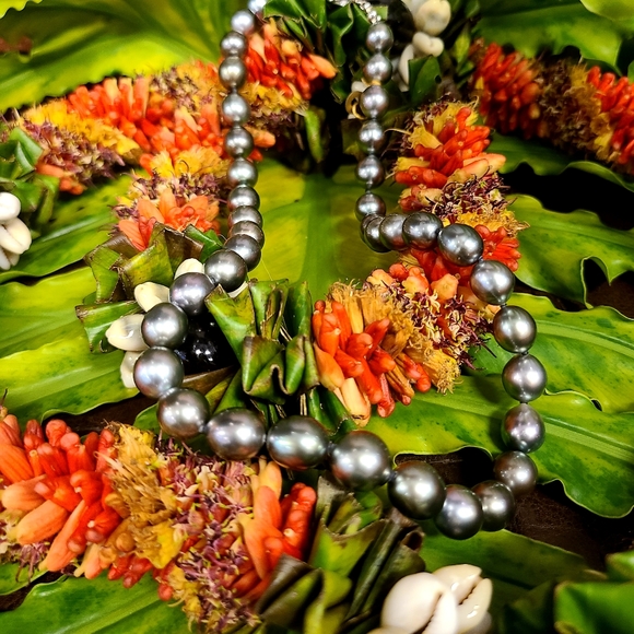 Tahitian necklace